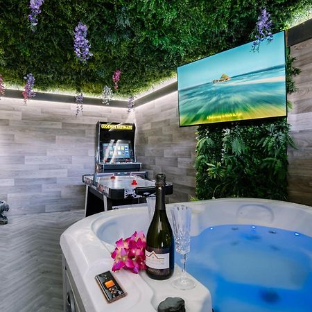 Rockside - Luxury 1 Bedroom Home With Hot Tub, Central Location, Parking And Pet Friendly วินเดอร์เมียร์ ภายนอก รูปภาพ