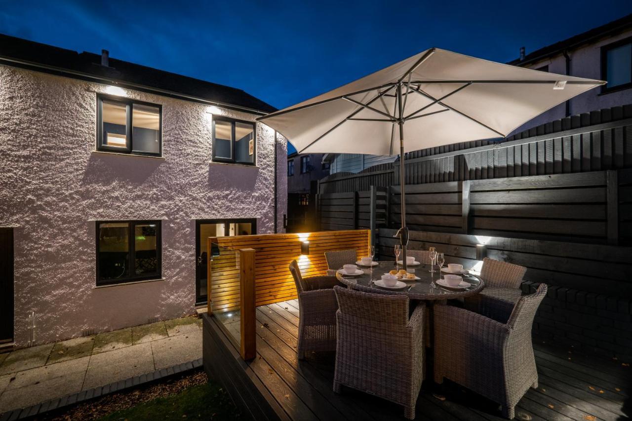 Rockside - Luxury 1 Bedroom Home With Hot Tub, Central Location, Parking And Pet Friendly วินเดอร์เมียร์ ภายนอก รูปภาพ