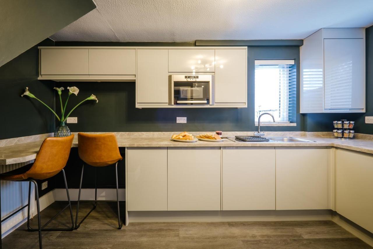 Rockside - Luxury 1 Bedroom Home With Hot Tub, Central Location, Parking And Pet Friendly วินเดอร์เมียร์ ภายนอก รูปภาพ