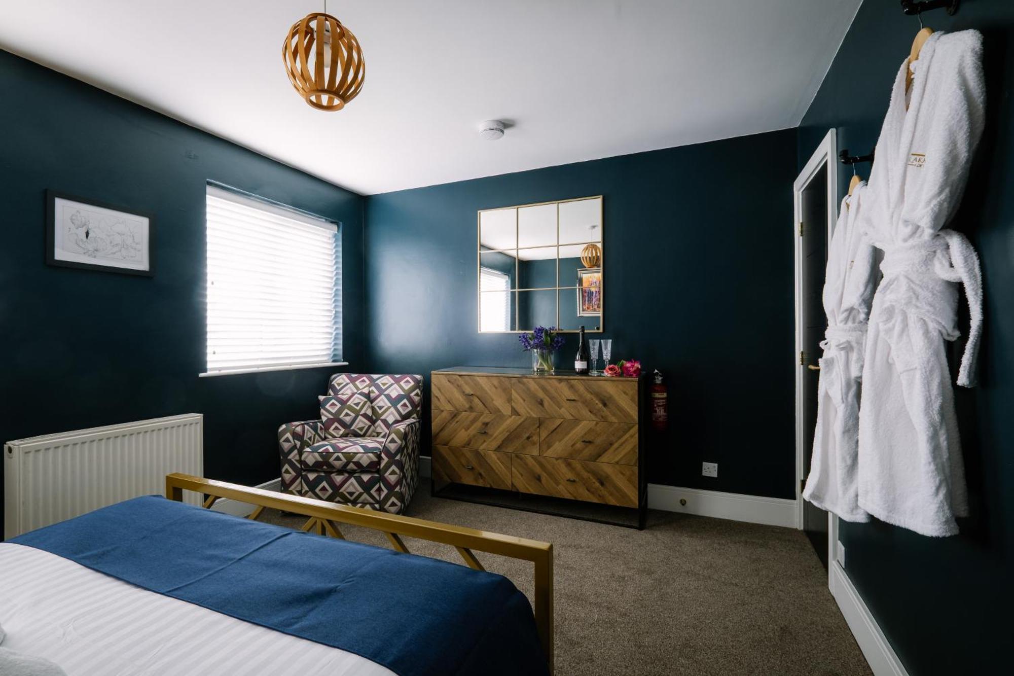 Rockside - Luxury 1 Bedroom Home With Hot Tub, Central Location, Parking And Pet Friendly วินเดอร์เมียร์ ภายนอก รูปภาพ